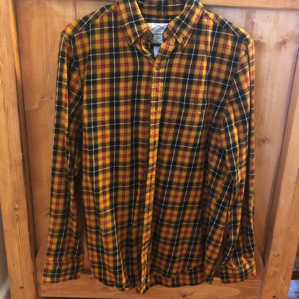 Men’s flannel button down